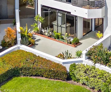 $1,725,000 | 200 Paris Lane, Unit 111, Newport Beach, CA 92663