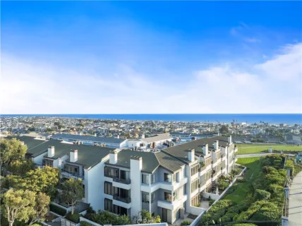 $1,725,000 | 200 Paris Lane, Unit 111, Newport Beach, CA 92663