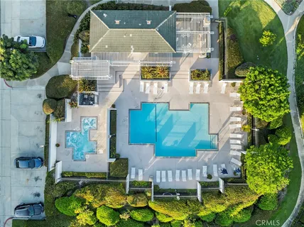$1,725,000 | 200 Paris Lane, Unit 111, Newport Beach, CA 92663