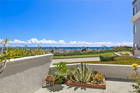 $1,725,000 | 200 Paris Lane, Unit 111, Newport Beach, CA 92663