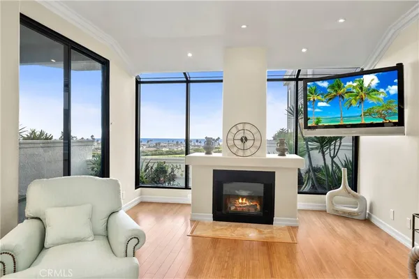$1,725,000 | 200 Paris Lane, Unit 111, Newport Beach, CA 92663