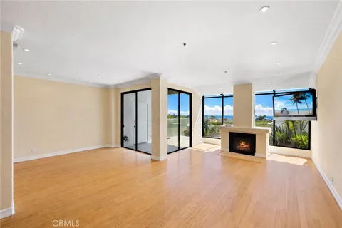 $1,725,000 | 200 Paris Lane, Unit 111, Newport Beach, CA 92663