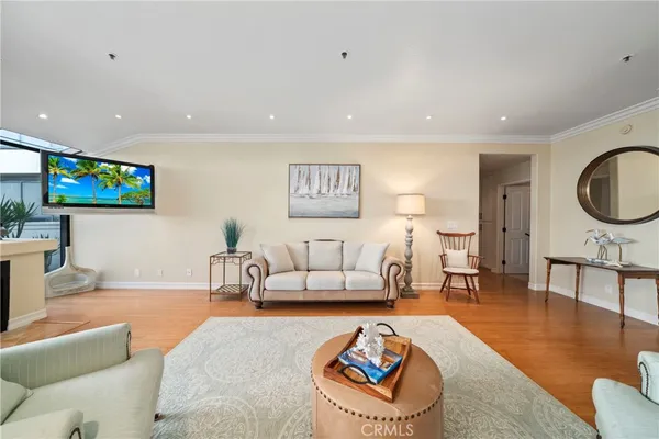 $1,725,000 | 200 Paris Lane, Unit 111, Newport Beach, CA 92663