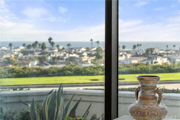 $1,725,000 | 200 Paris Lane, Unit 111, Newport Beach, CA 92663