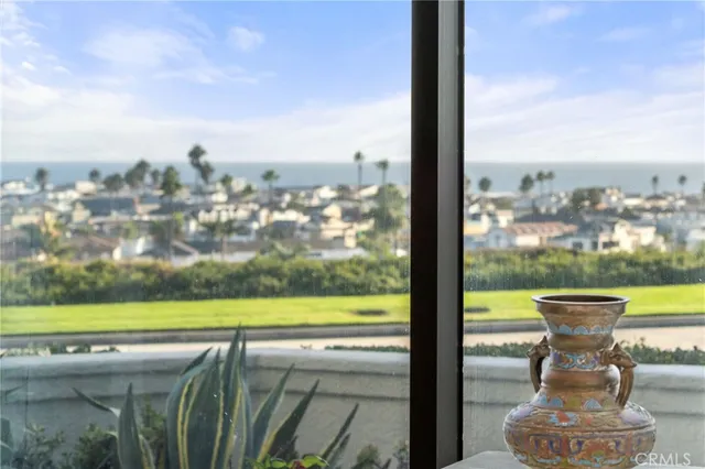 $1,799,000 | 200 Paris Lane, Unit 111, Newport Beach, CA 92663