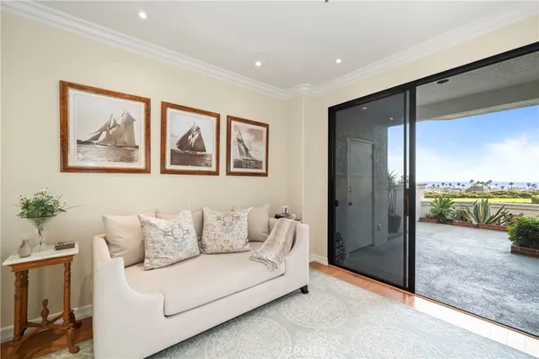 $1,725,000 | 200 Paris Lane, Unit 111, Newport Beach, CA 92663