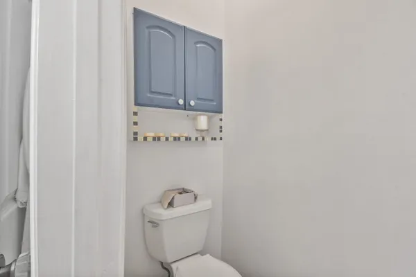 a bathroom with a toilet