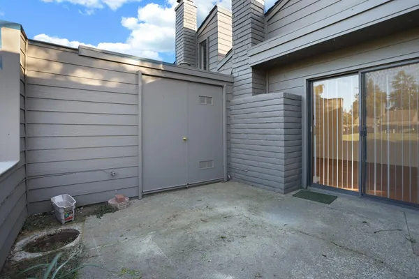 a view of a garage
