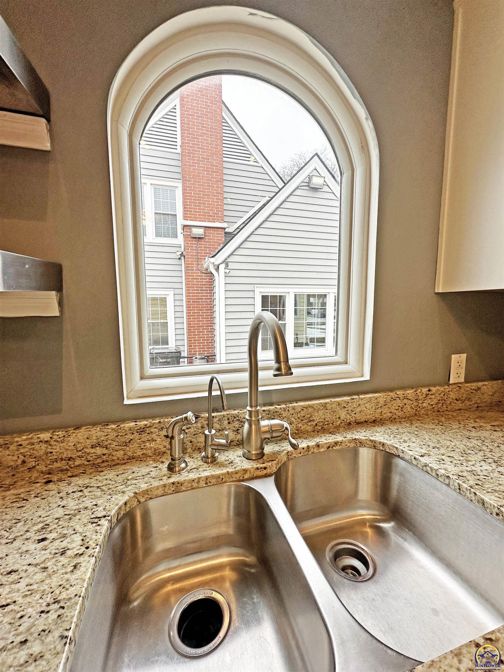 1735 Southwest Randolph Avenue Topeka, KS 66604 - Photo 8 of 14