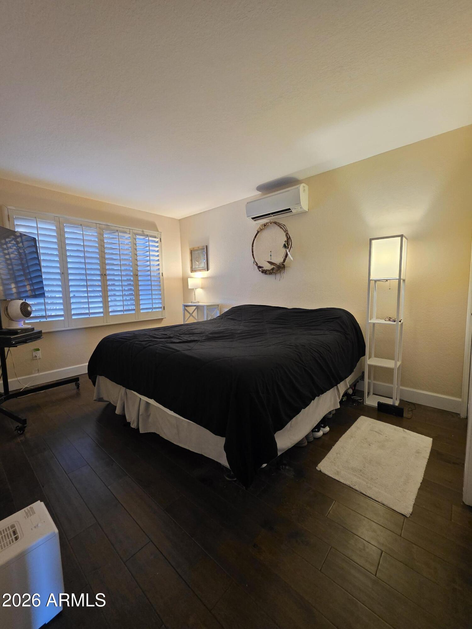 4880 Comanche Trail Prescott, AZ 86301 - Photo 23 of 44 a spacious bedroom with a bed and window
