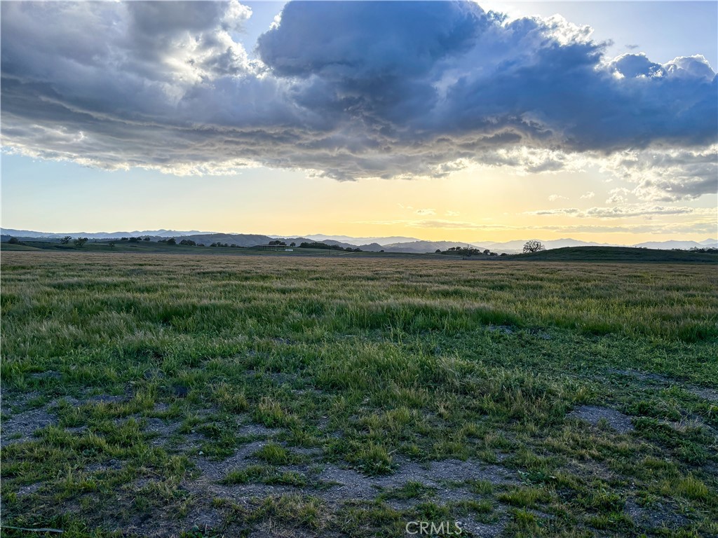 48100 Lockwood-Jolon Road Lockwood, CA 93932 - Photo 3 of 11 a view of an ocean and a yard