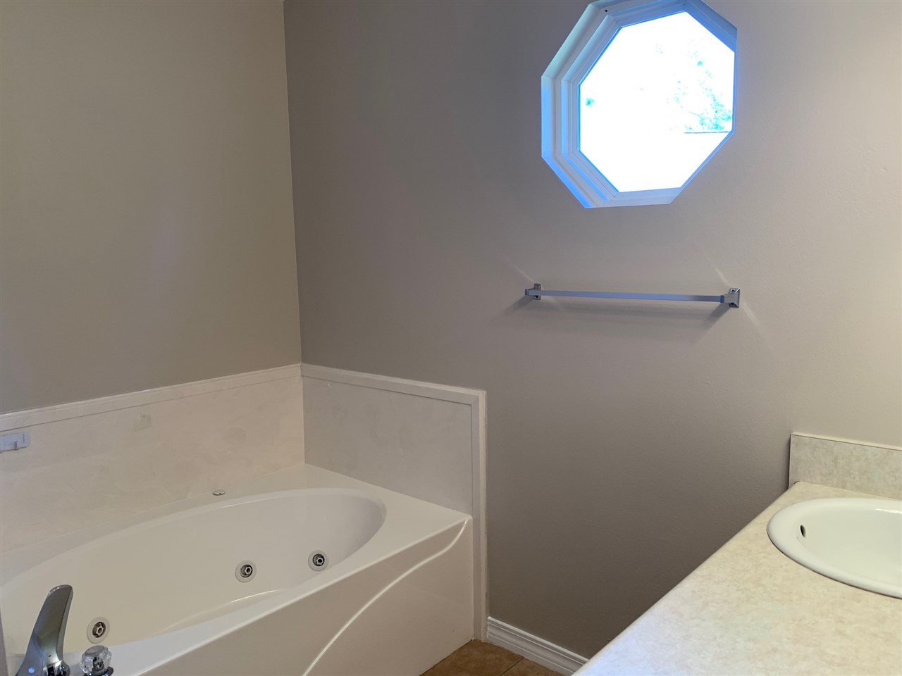 1906 Colorado Court Foley, AL 36535 - Photo 10 of 19 Master Bath
