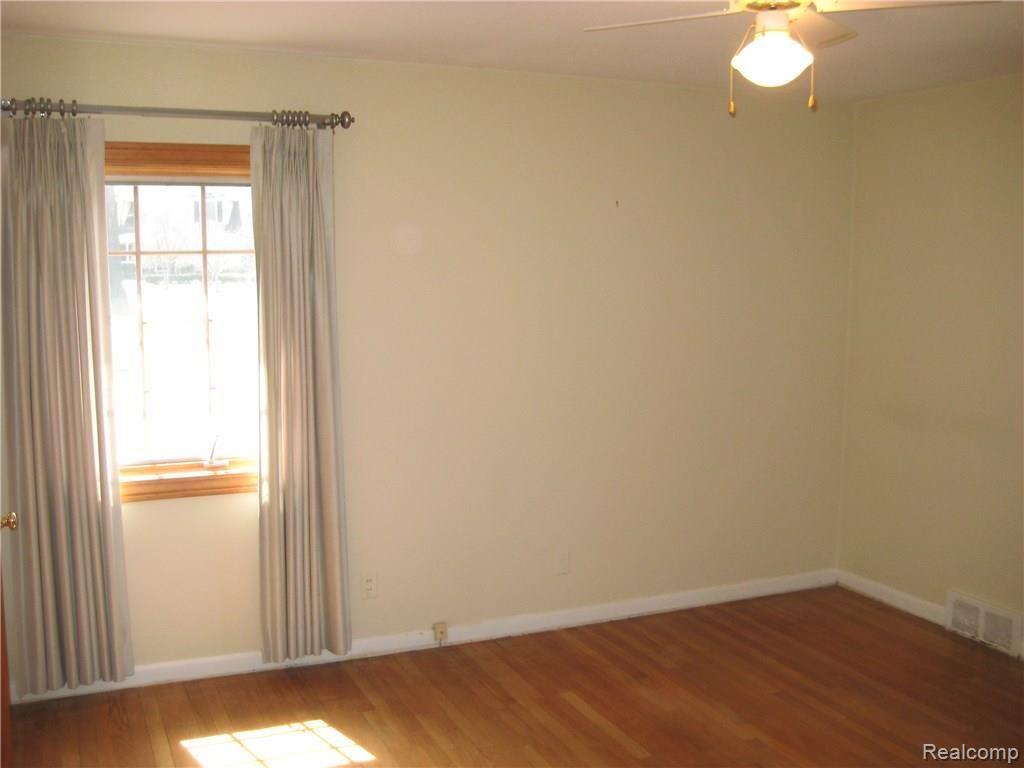 1300 North Renaud Road Grosse Pointe, MI 48236 - Photo 11 of 14 IMG_1687.JPG