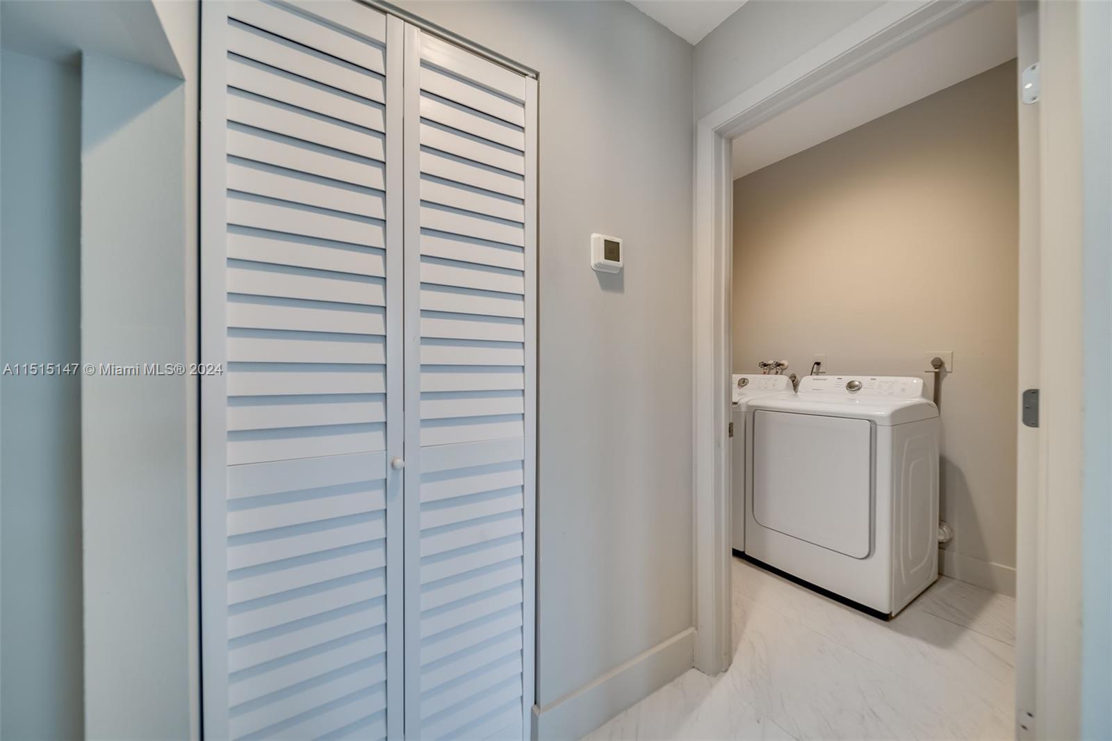 958 Briar Ridge Road Weston, FL 33327 - Photo 24 of 55 a bathroom with a sink