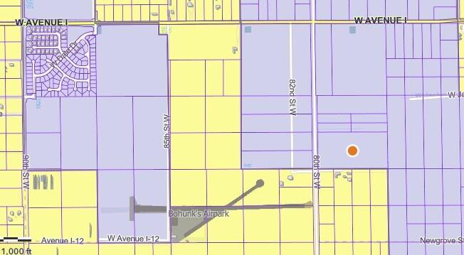 Cor 80th Street West Lancaster, CA 93536 - Photo 13 of 16 a bathroom with a window