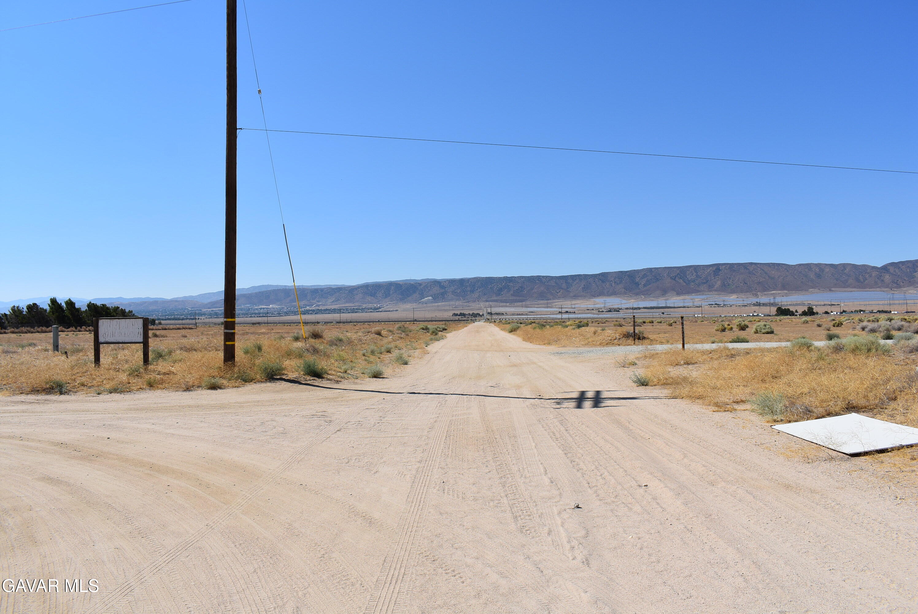 Cor 80th Street West Lancaster, CA 93536 - Photo 3 of 16 a view of ocean with a big yard