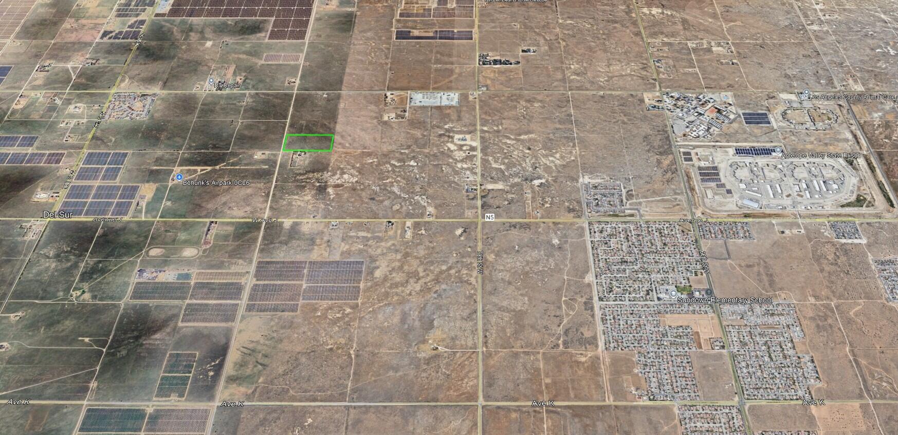 Cor 80th Street West Lancaster, CA 93536 - Photo 9 of 16 a bathroom with a shower