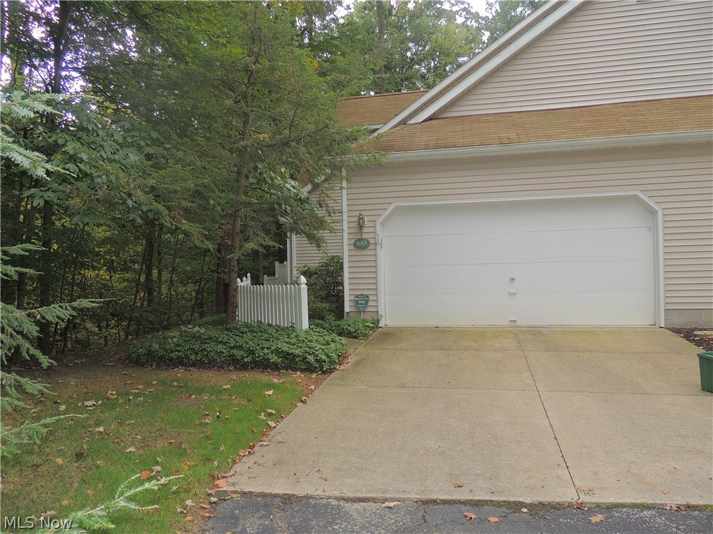 653 Briar Ridge Lane Akron, OH 44313 - Photo 2 of 15 Gallery Image 2