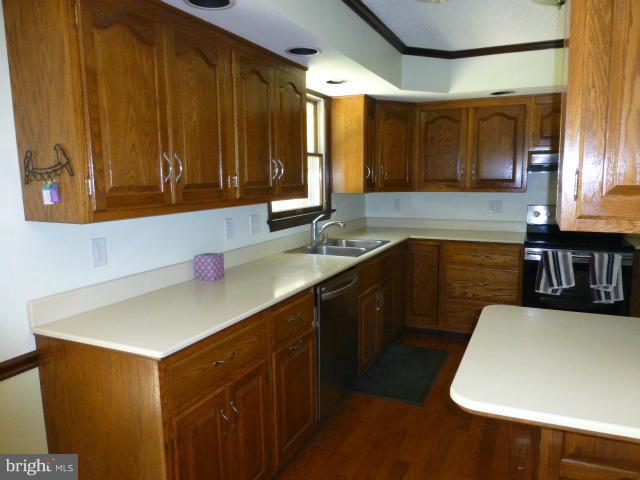 8662 Indian Springs Road Frederick, MD 21702 - Photo 12 of 30 Custom Oak Cabinetry