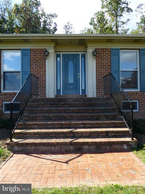 8662 Indian Springs Road Frederick, MD 21702 - Photo 5 of 30 Beautiful Entry Way