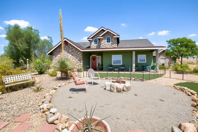 a view of a house with a outdoor space
