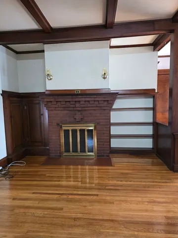 a view of a livingroom with an empty space