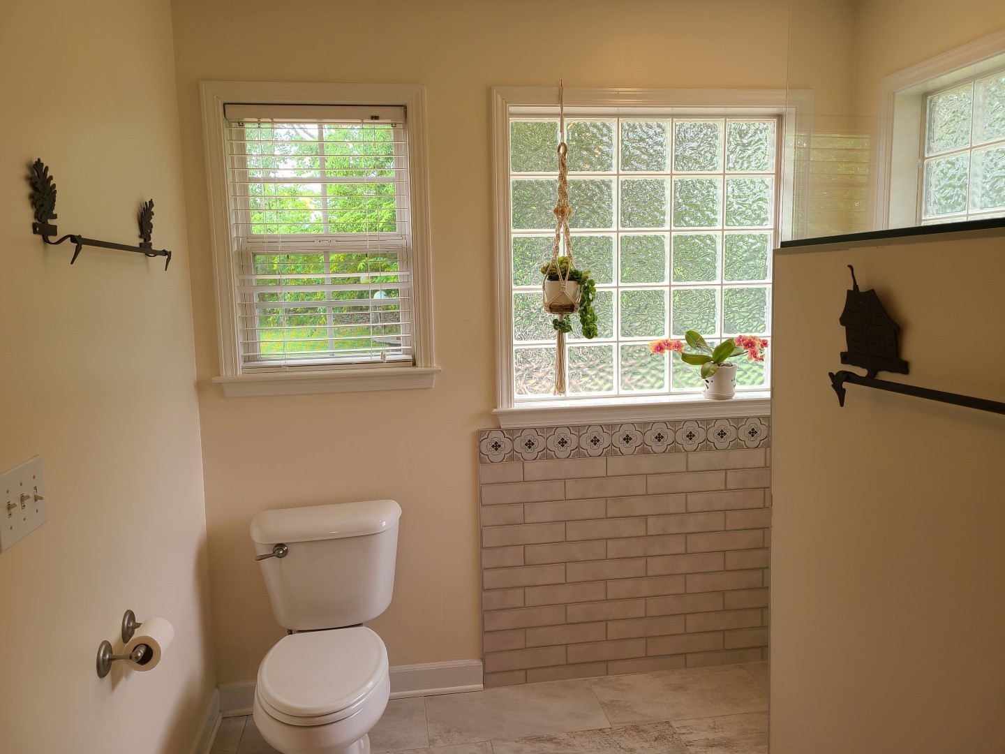 1157 Knox Road Readyville, TN 37149 - Photo 78 of 100 a bathroom with a toilet a sink and a shower