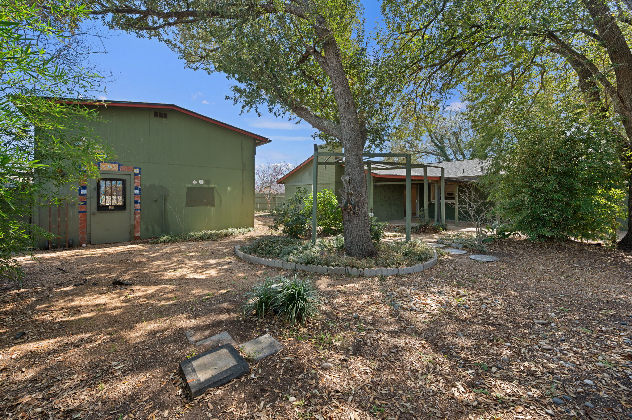 This property has a separate detached studio with garage and loft! Perfect for artists and makers.