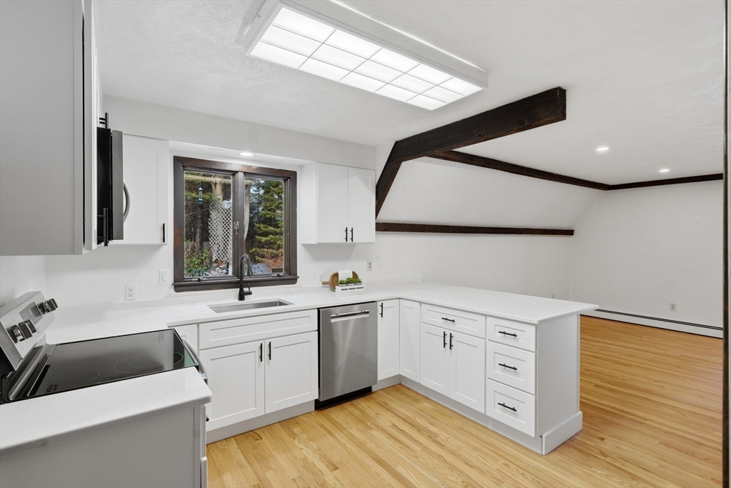 62 Brook Street Dunstable, MA 01827 - Photo 5 of 34