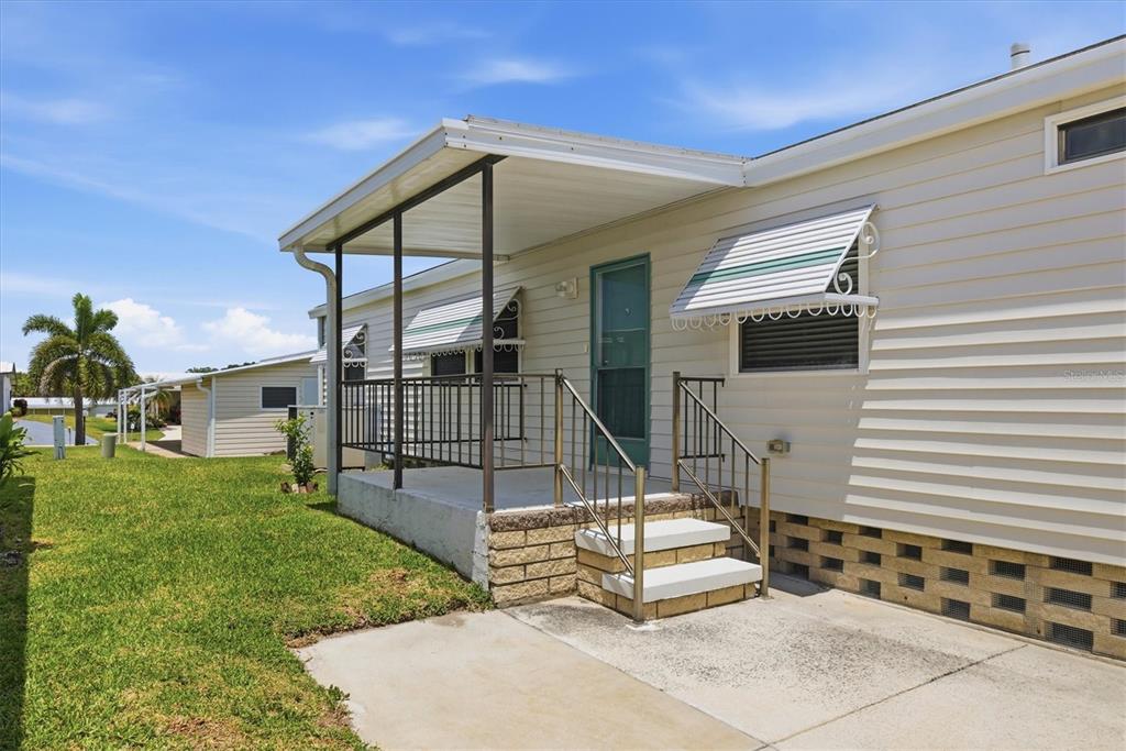4308 13th Street East Ellenton, FL 34222 - Photo 3 of 47