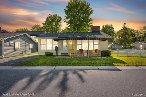 $400,000 | 5871 Manor Drive, Fort Gratiot, MI 48059