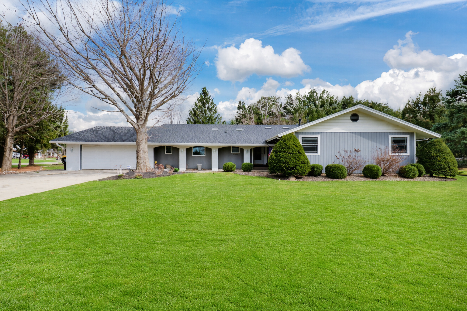 8989 Tamarac Way Bloomington, IL 61705 - Photo 1 of 56