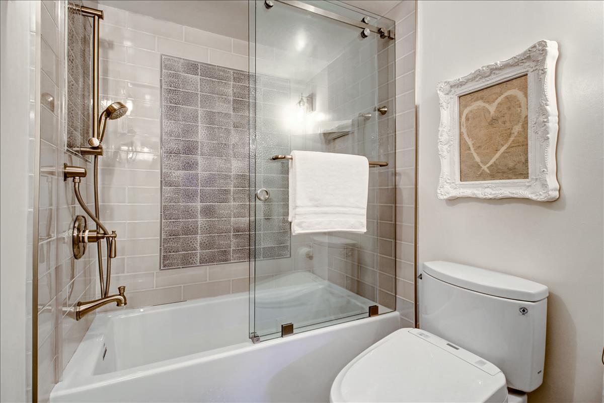 836 Creek Drive Menlo Park, CA 94025 - Photo 20 of 39 a bath room with a toilet and a bath tub