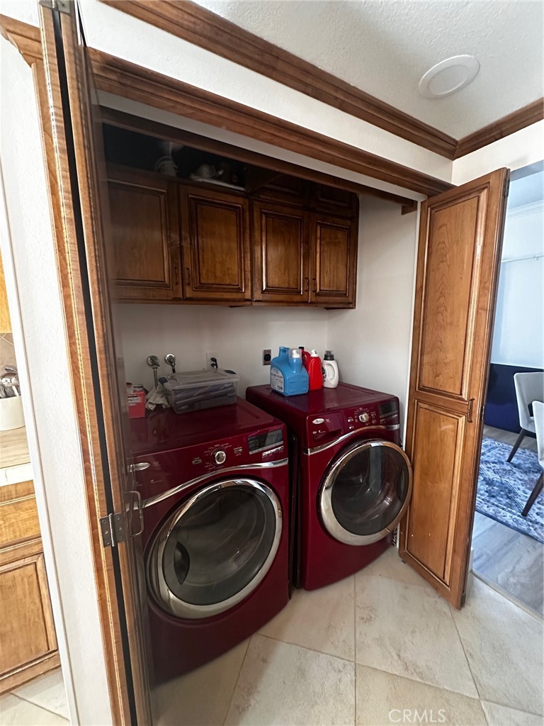 25626 1/2 Oak Street Lomita, CA 90717 - Photo 10 of 39 a utility room with sink dryer and washer
