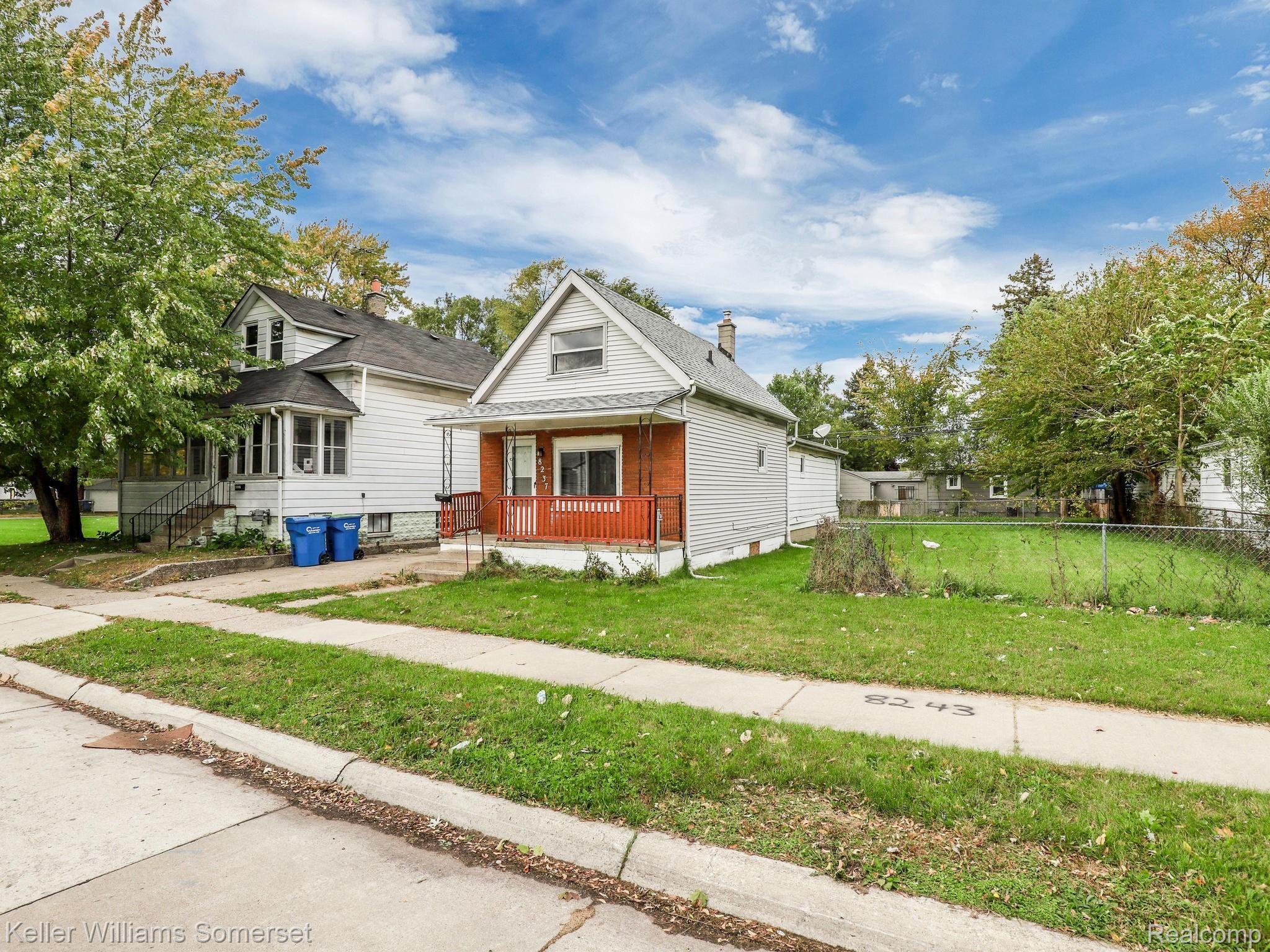 8237 Rivard Avenue Warren, MI 48089 - Photo 5 of 28 SIDE