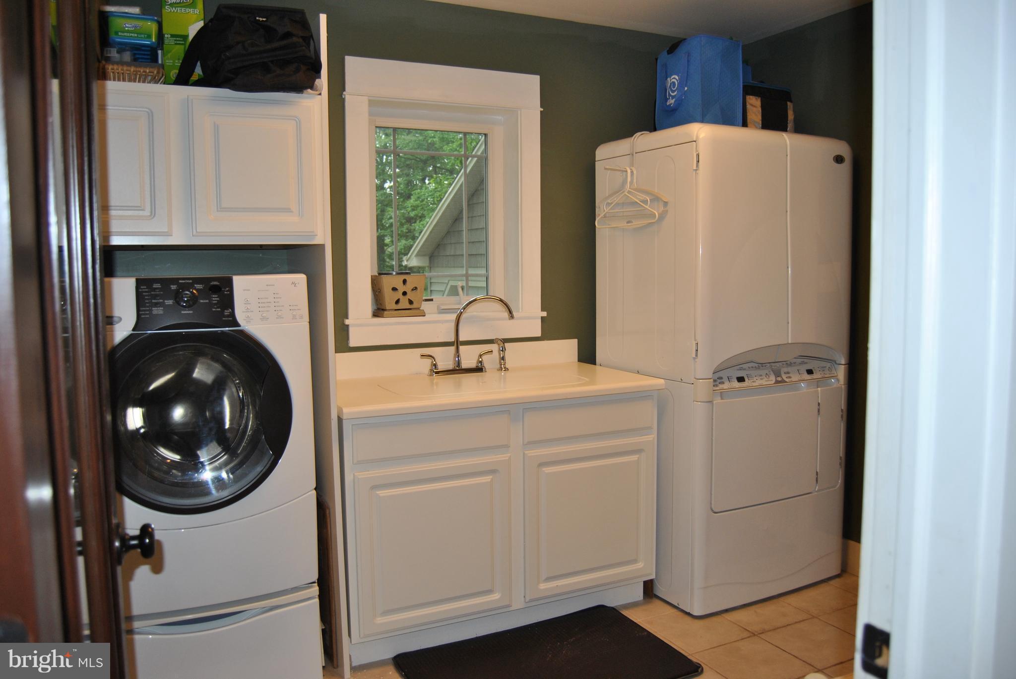 5453 Stone Road Frederick, MD 21703 - Photo 10 of 12 Laundry w/ sink/counter space.
