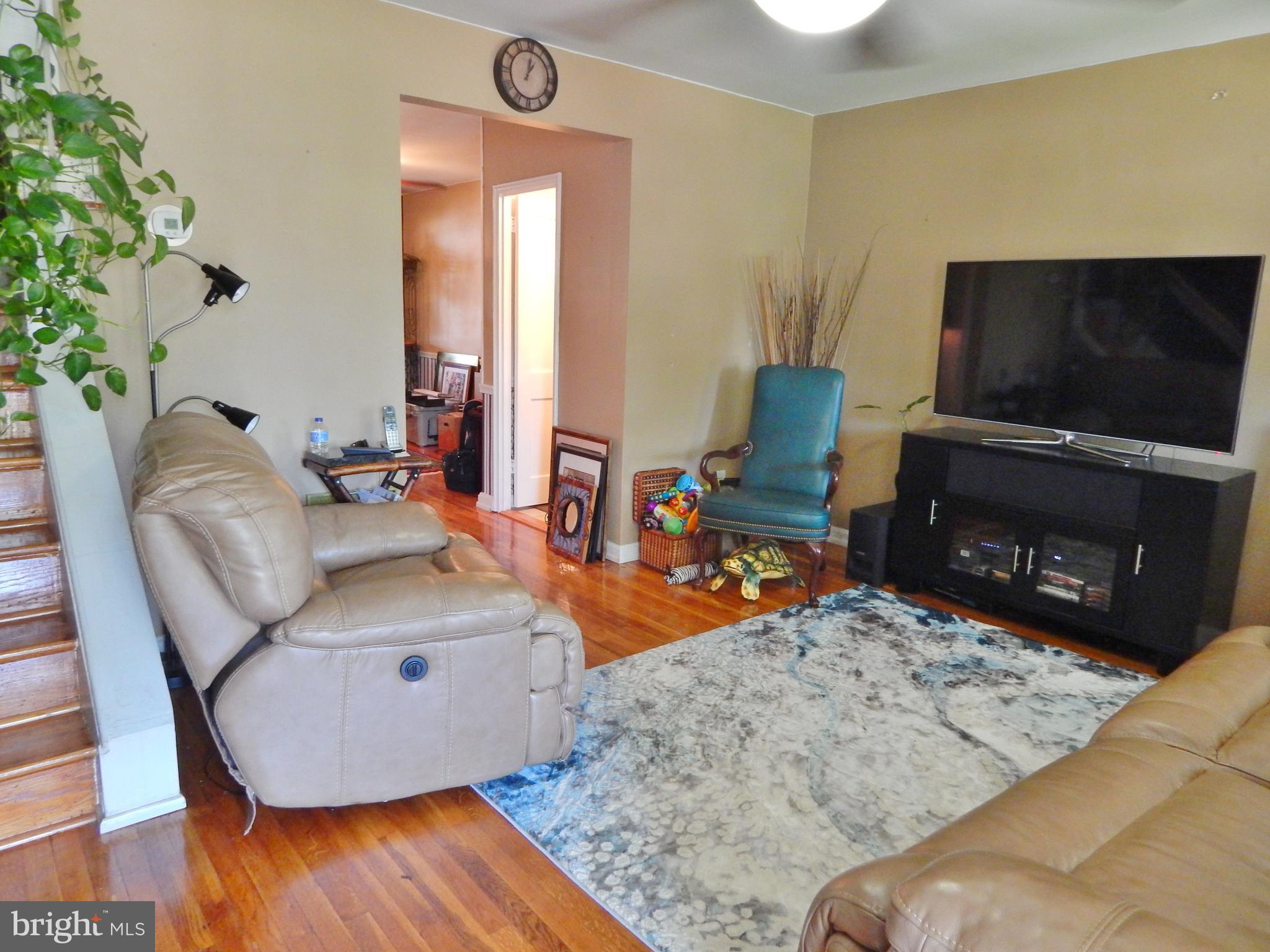7484 German Hill Road Baltimore, MD 21222 - Photo 4 of 31 Living Room