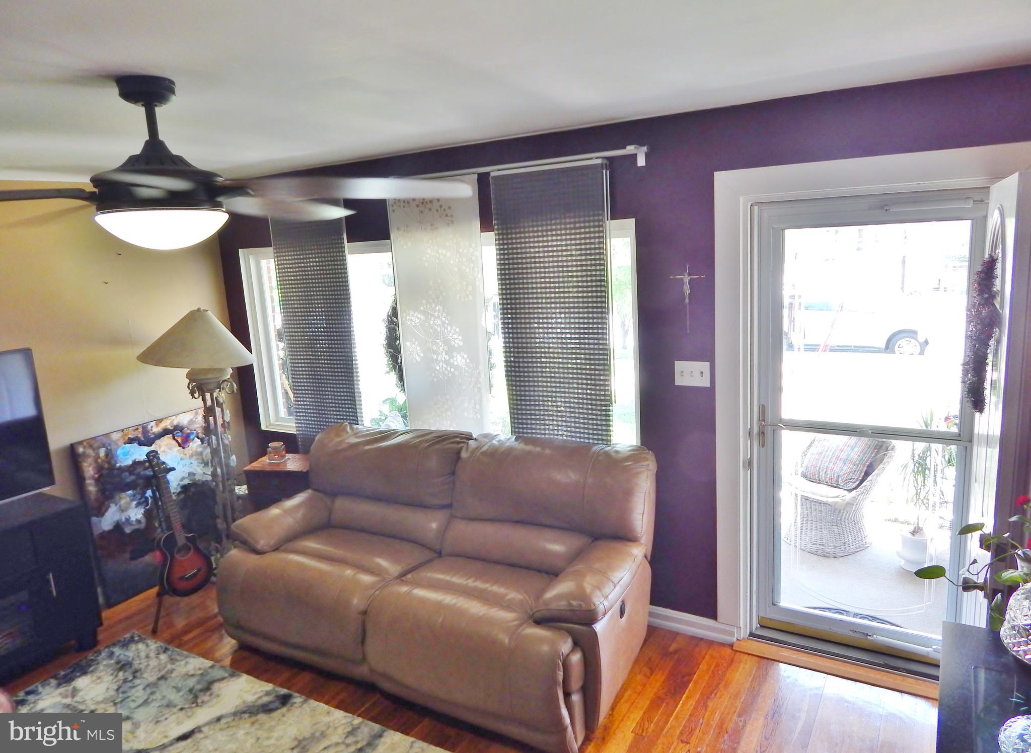 7484 German Hill Road Baltimore, MD 21222 - Photo 6 of 31 Living Room