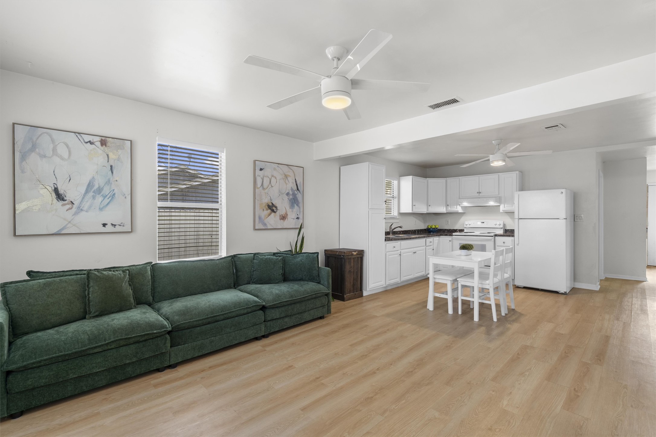 121 Jackson Street Elgin, TX 78621 - Photo 2 of 26