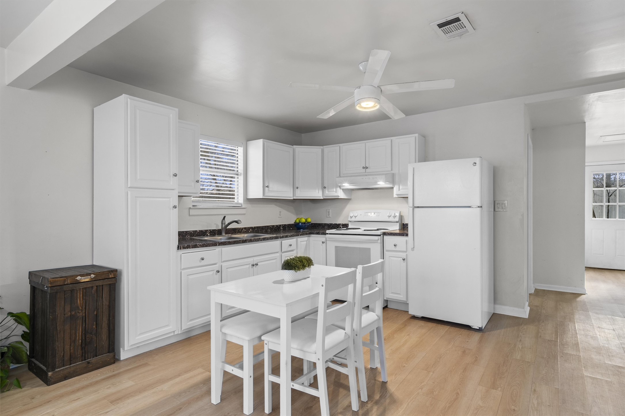 121 Jackson Street Elgin, TX 78621 - Photo 3 of 26