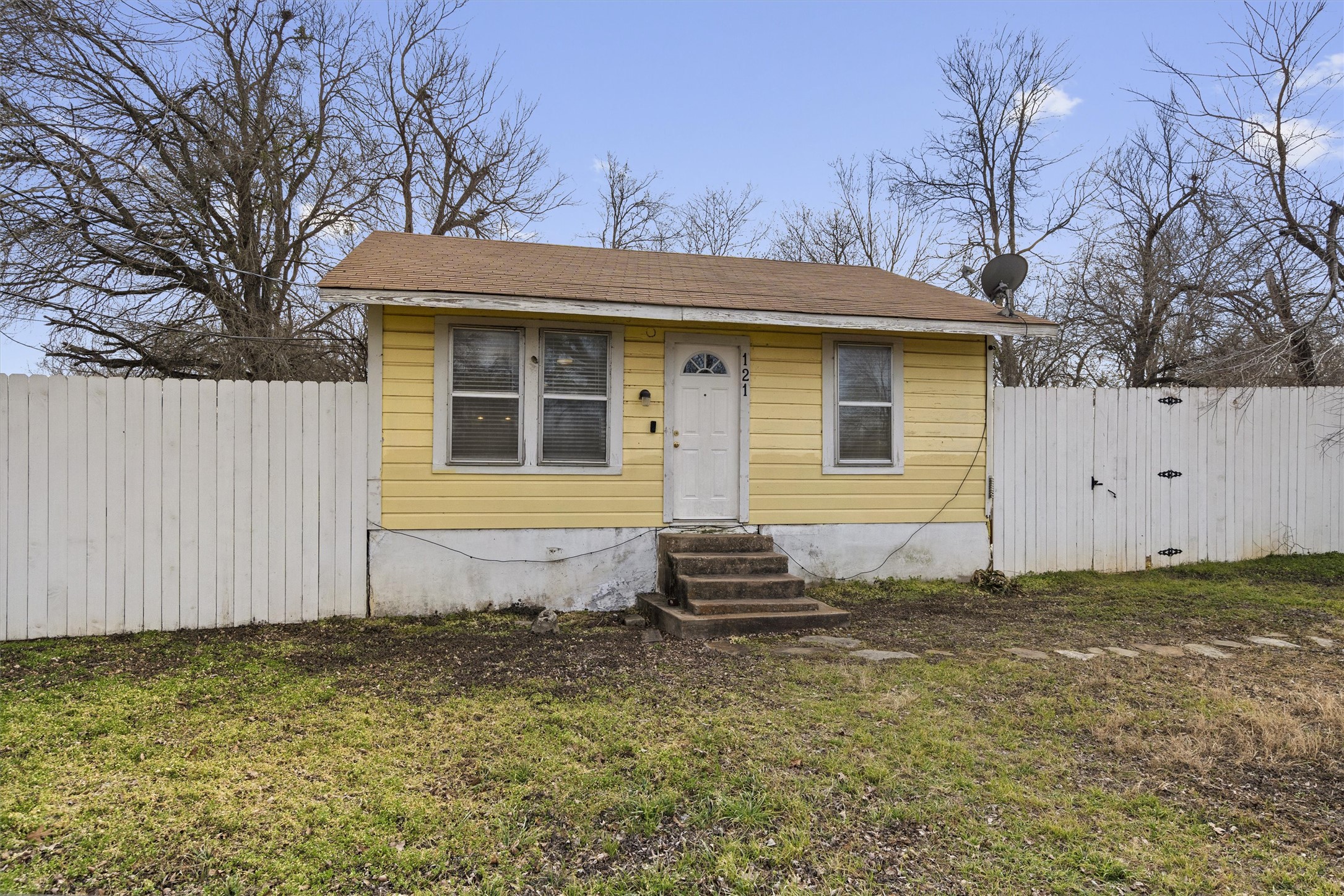 121 Jackson Street Elgin, TX 78621 - Photo 7 of 26