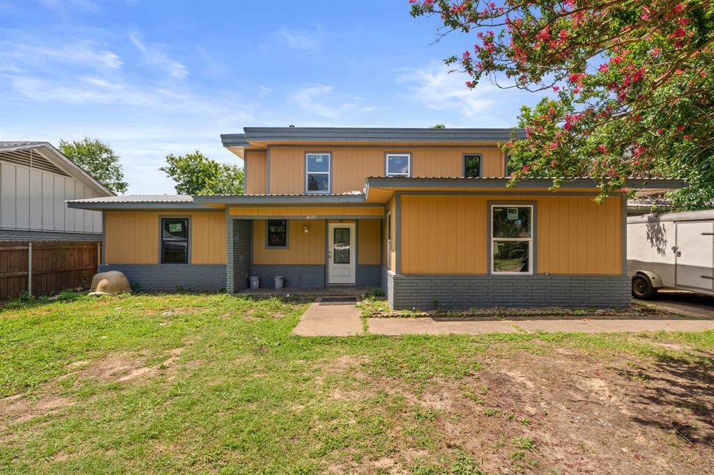 a backyard of a house with yard and barbeque oven