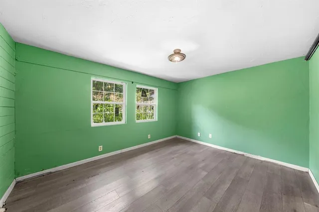 a view of a big room with closet and windows