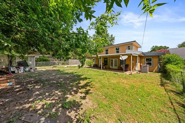 a view of a backyard with sitting area
