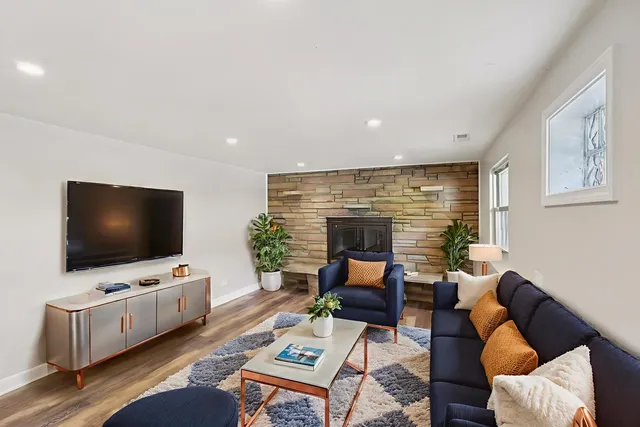 $469,000 | 195 7th Street, Wheeling, IL 60090