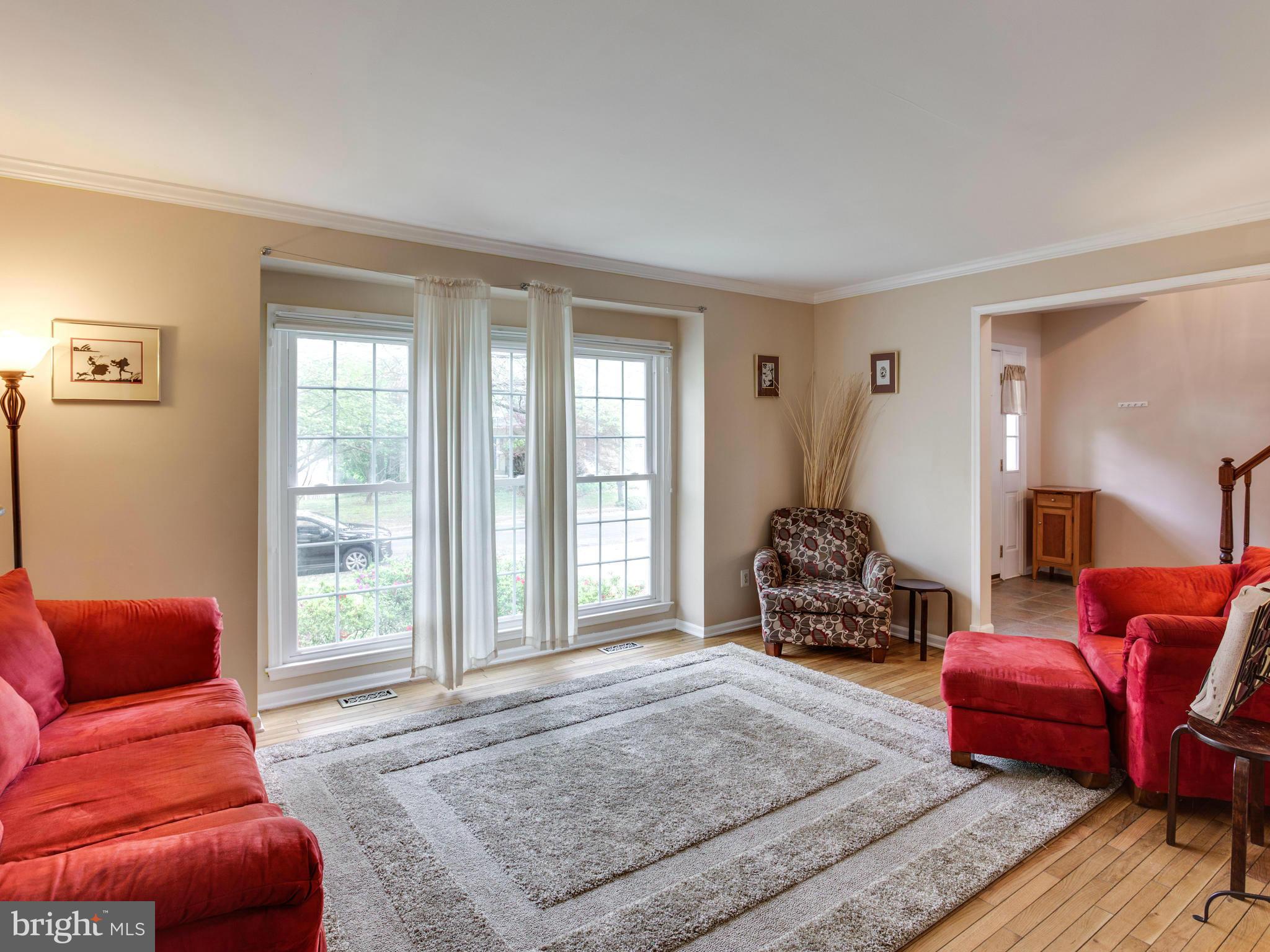 520 Cosgrave Way Silver Spring, MD 20902 - Photo 8 of 30 Living Room