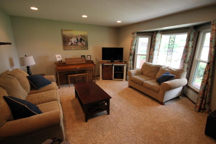 7811 Ridgewood Drive Jenison, MI 49428 - Photo 11 of 31 IMG_6924