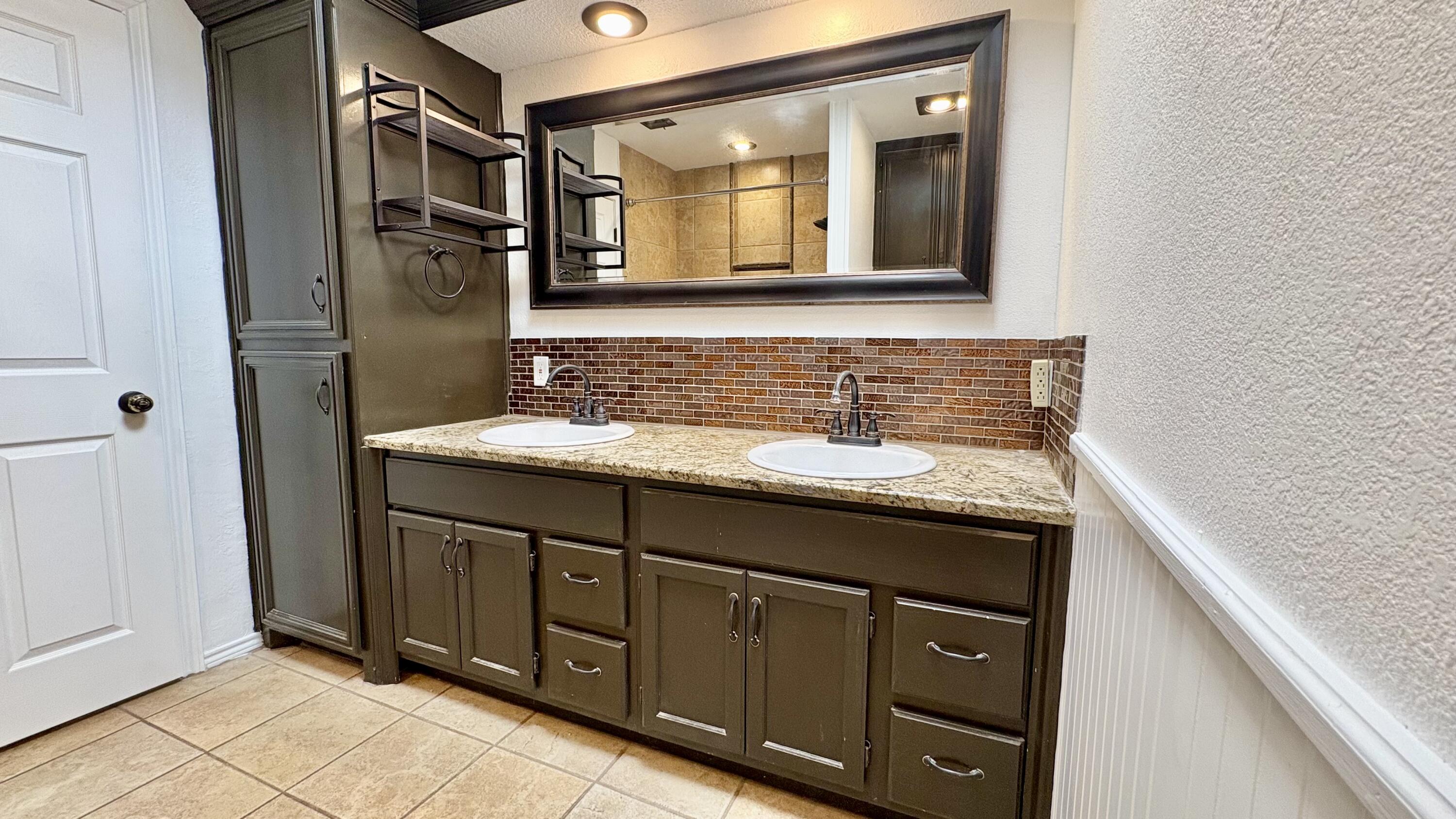 502 North Homestead Avenue Lubbock, TX 79416 - Photo 12 of 34 FullSizeRender 17