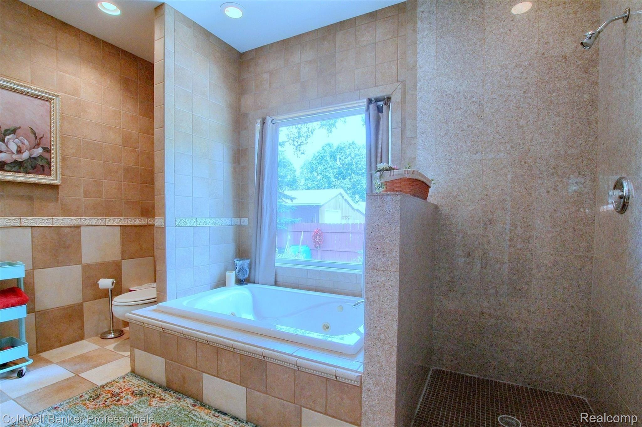 44100 Judd Road Belleville, MI 48111 - Photo 22 of 41 22-Master Bathroom 2nd View.jpg