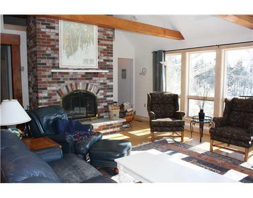 12 Wall Street Boothbay, ME 04544 - Photo 4 of 22 Living Room.